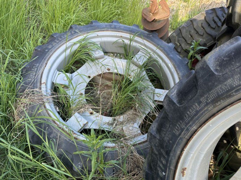 Michelin 9.5-44 og 8.3r32. Prisen er for alle 6 stk.