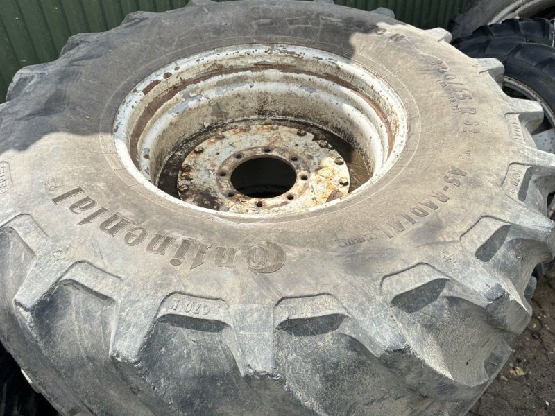 Continental 800/65R32