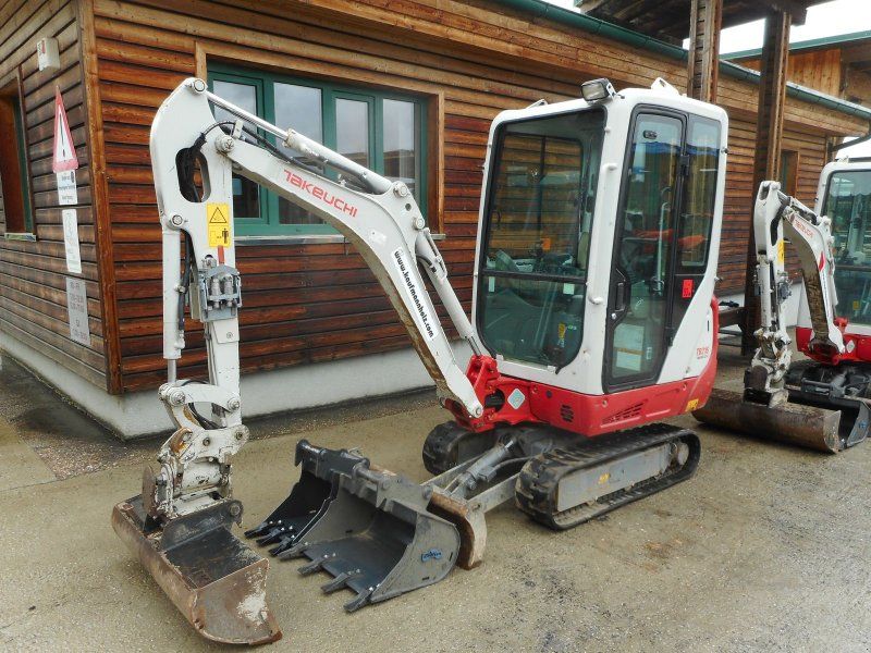 Takeuchi TB 216 ( 1.865kg ) POWERTILT + 3 Löffel