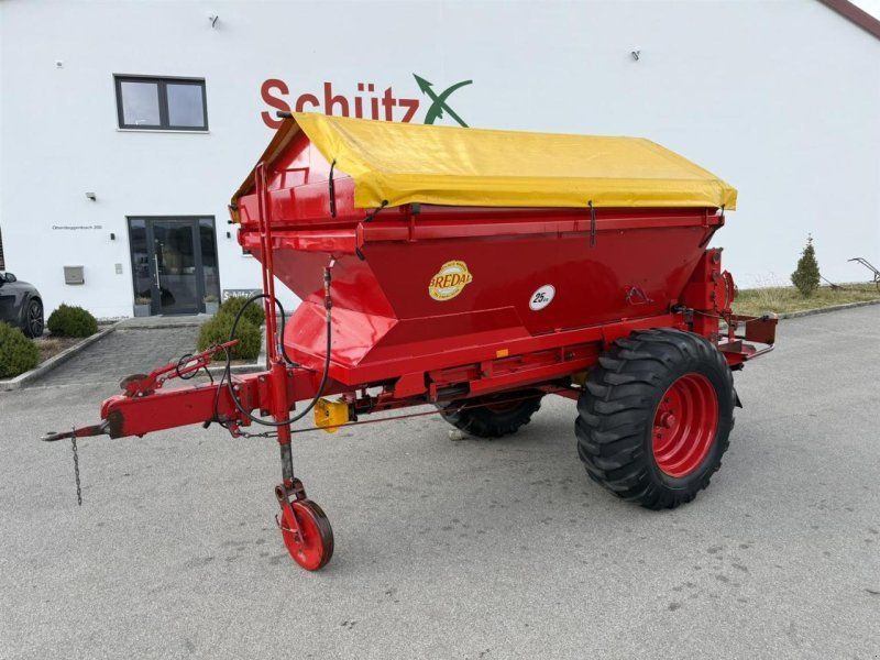 Bredal B4 Düngerstreuer mit 30m Arbeitsbreite