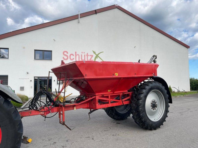 Rauch Axera EMC mit Über-Umladewagen