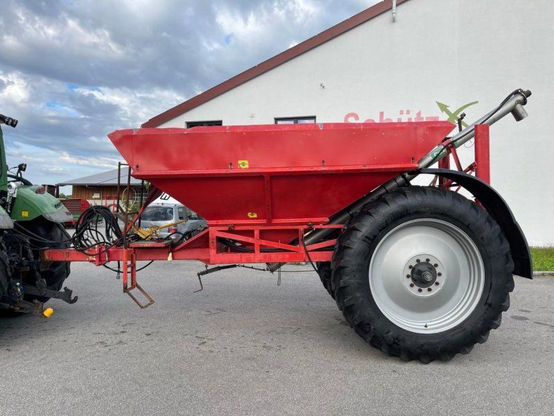 Rauch Axera EMC mit Über-Umladewagen