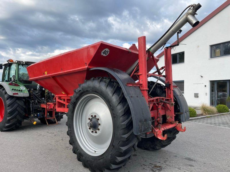 Rauch Axera EMC mit Über-Umladewagen