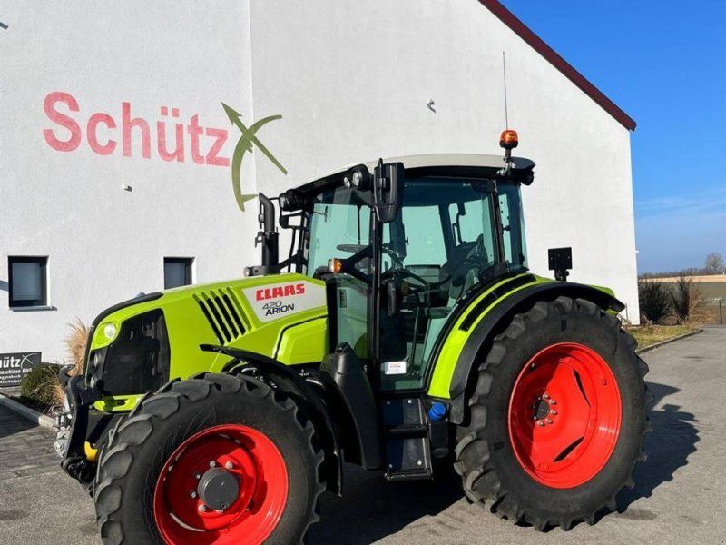 Claas Arion 420 Cis mit Frontzapfwelle
