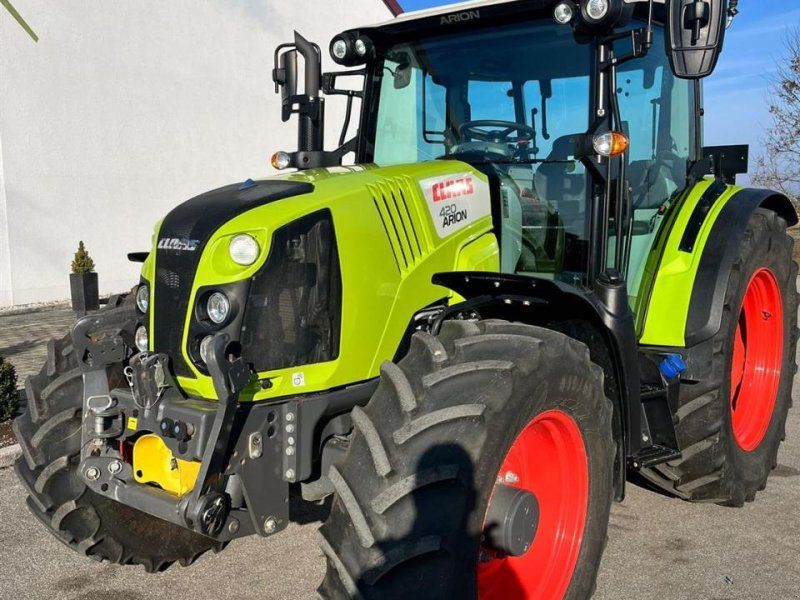 Claas Arion 420 Cis mit Frontzapfwelle