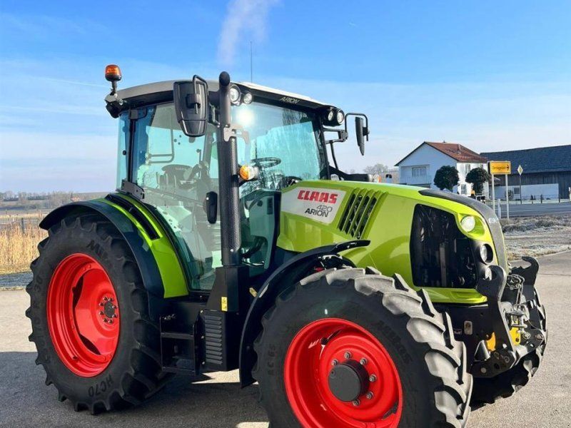 Claas Arion 420 Cis mit Frontzapfwelle