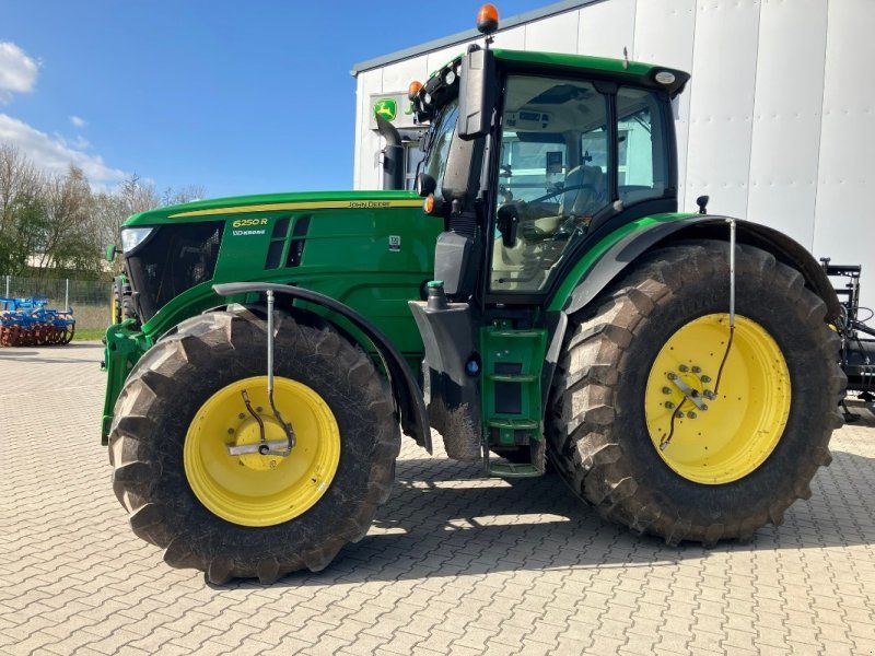 John Deere 6250R