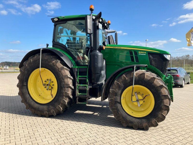 John Deere 6250R