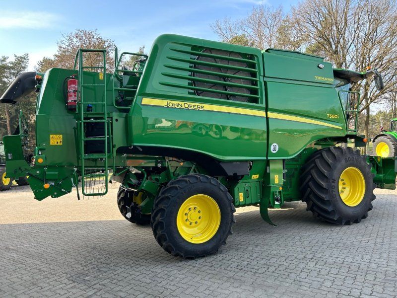 John Deere T560