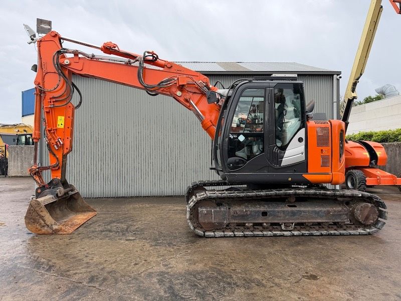 Hitachi ZX 135 US-6
