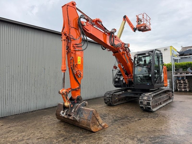 Hitachi ZX 135 US-6