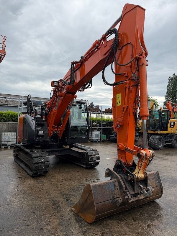 Hitachi ZX 135 US-6