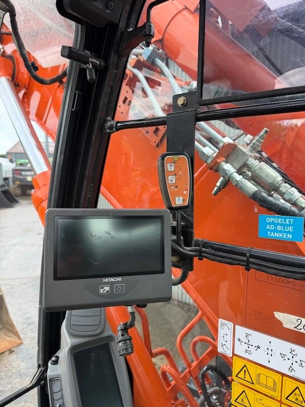 Hitachi ZX 135 US-6