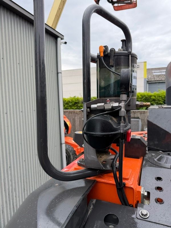 Hitachi ZX 135 US-6
