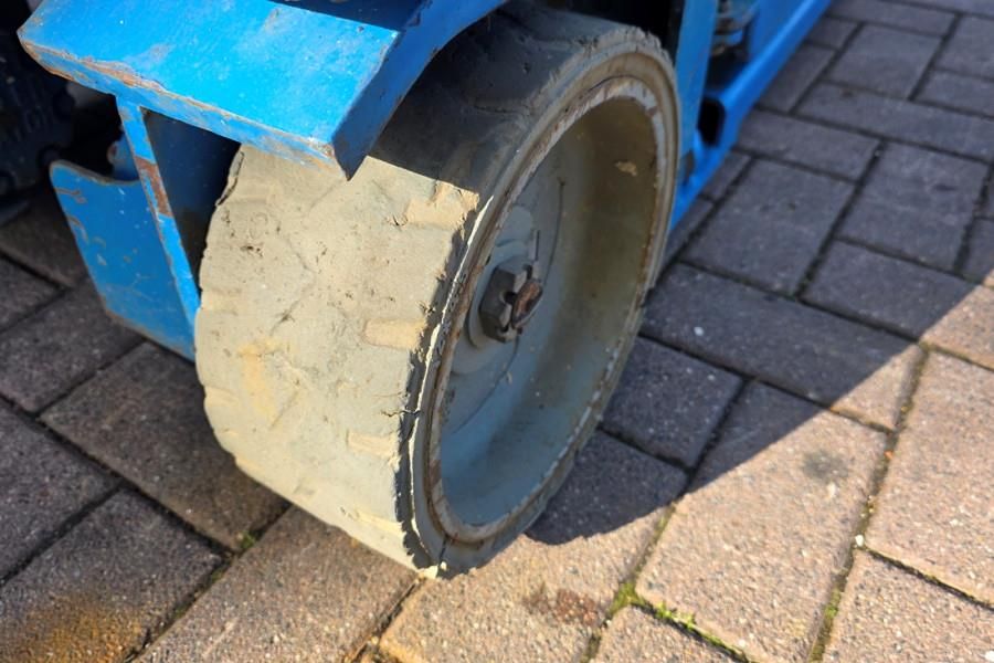 Genie GS1930 Electric, Working Height 7.8 m, 227kg Capac