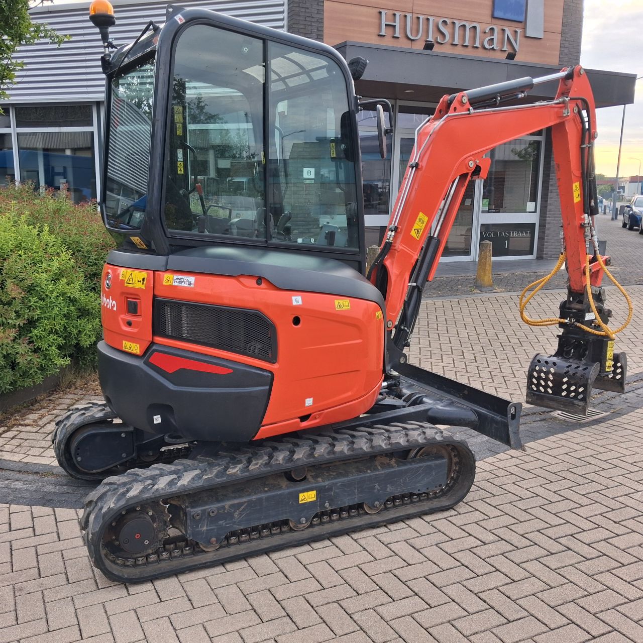 Kubota U27-4 HI Minigraver met Groeneveldt Sorteergrijper.