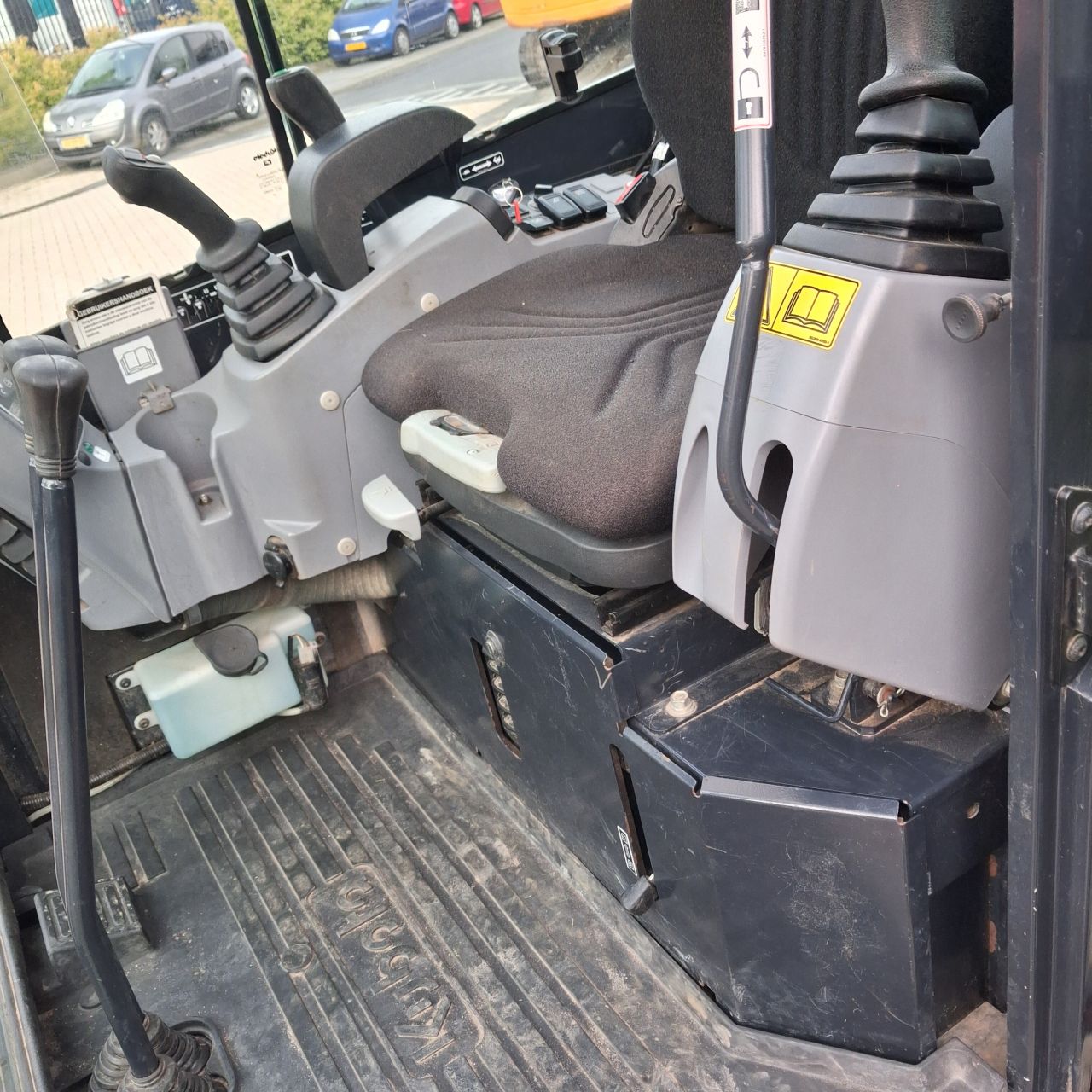 Kubota U27-4 HI Minigraver met Groeneveldt Sorteergrijper.