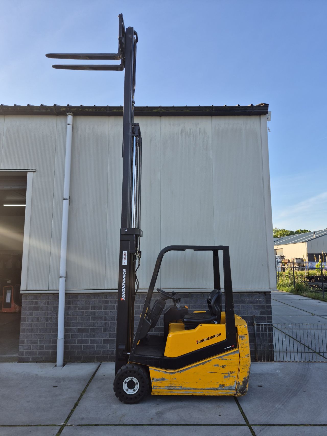 Jungheinrich EFG DF 15 triplex sideshift 4.940 mm