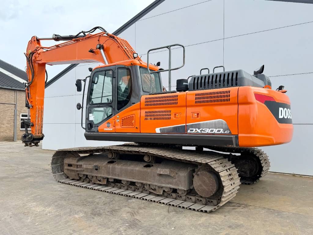 Doosan DX300LC-5 - Hammer Lines / Rear + Side Camera