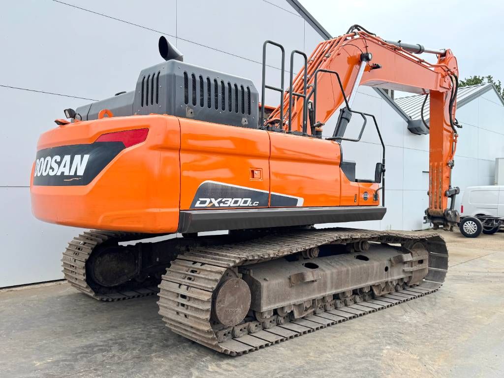 Doosan DX300LC-5 - Hammer Lines / Rear + Side Camera