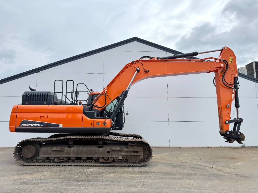 Doosan DX300LC-5 - Hammer Lines / Rear + Side Camera