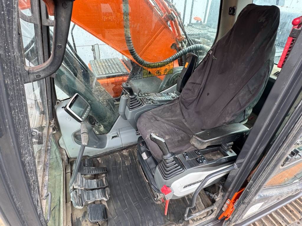 Doosan DX300LC-5 - Hammer Lines / Rear + Side Camera