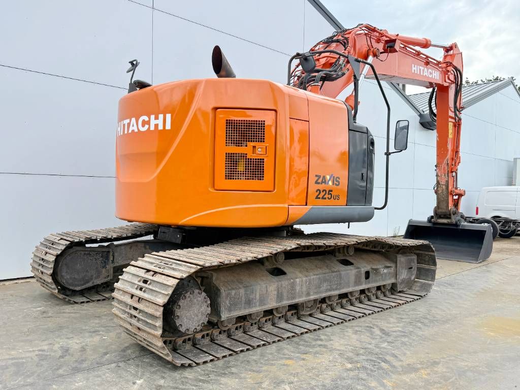 Hitachi ZX225LC-5B - New Bucket / Automatic Greasing / CAM