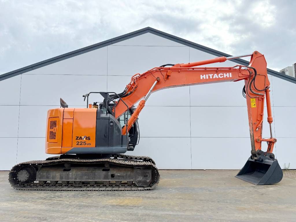 Hitachi ZX225LC-5B - New Bucket / Automatic Greasing / CAM