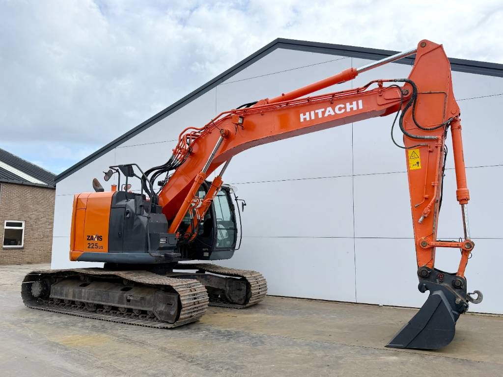 Hitachi ZX225LC-5B - New Bucket / Automatic Greasing / CAM