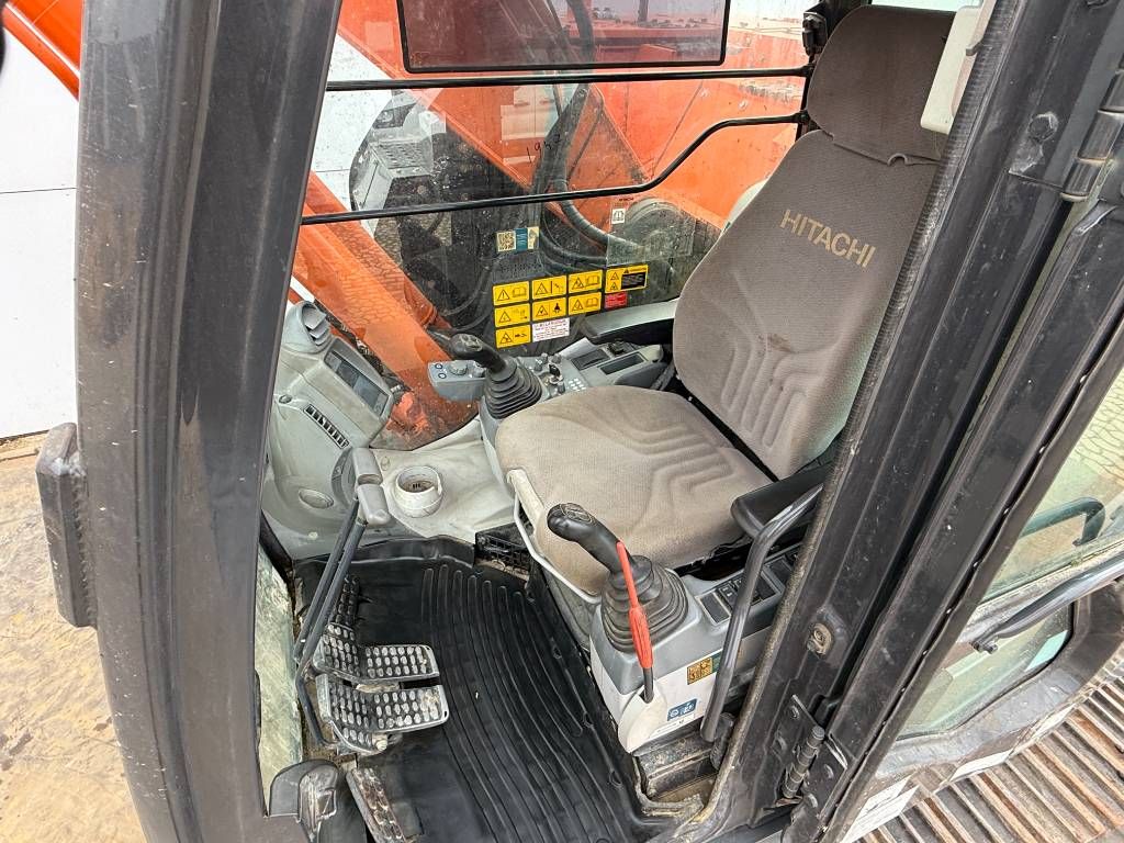 Hitachi ZX225LC-5B - New Bucket / Automatic Greasing / CAM