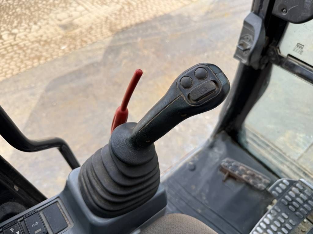 Hitachi ZX225LC-5B - New Bucket / Automatic Greasing / CAM