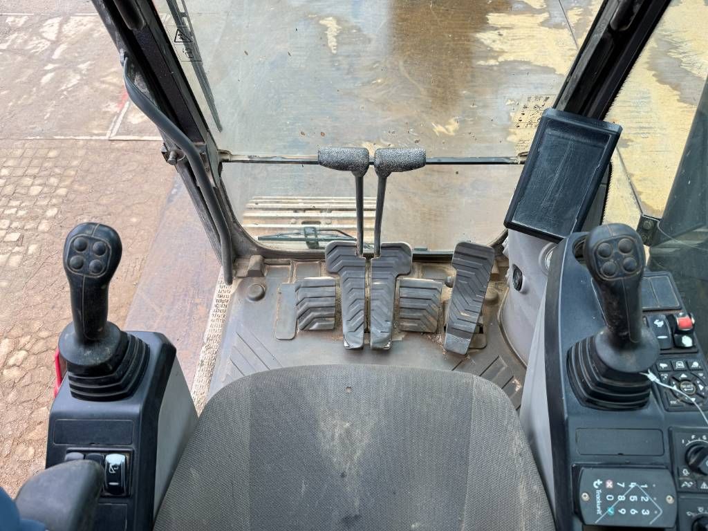 Volvo EC300EL - Hammer Lines / Quick Coupler / Camera