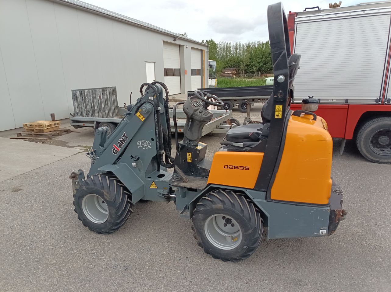 Giant S263D shovel bouwjaar 2016 605 uur