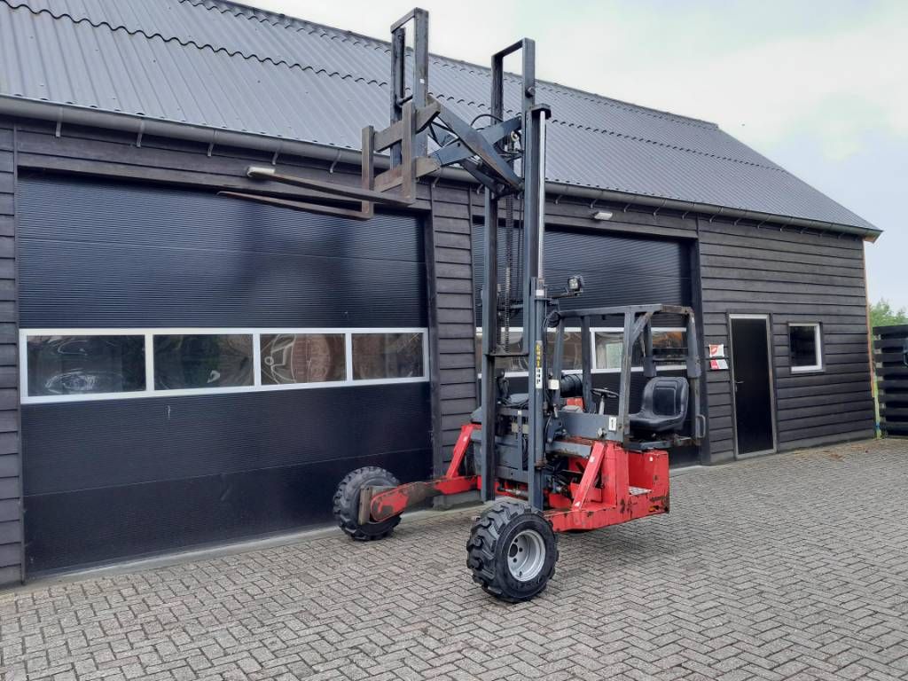 Kooi-Aap E2-3T-2528 Moffet Meeneem heftruck Ruwterrein