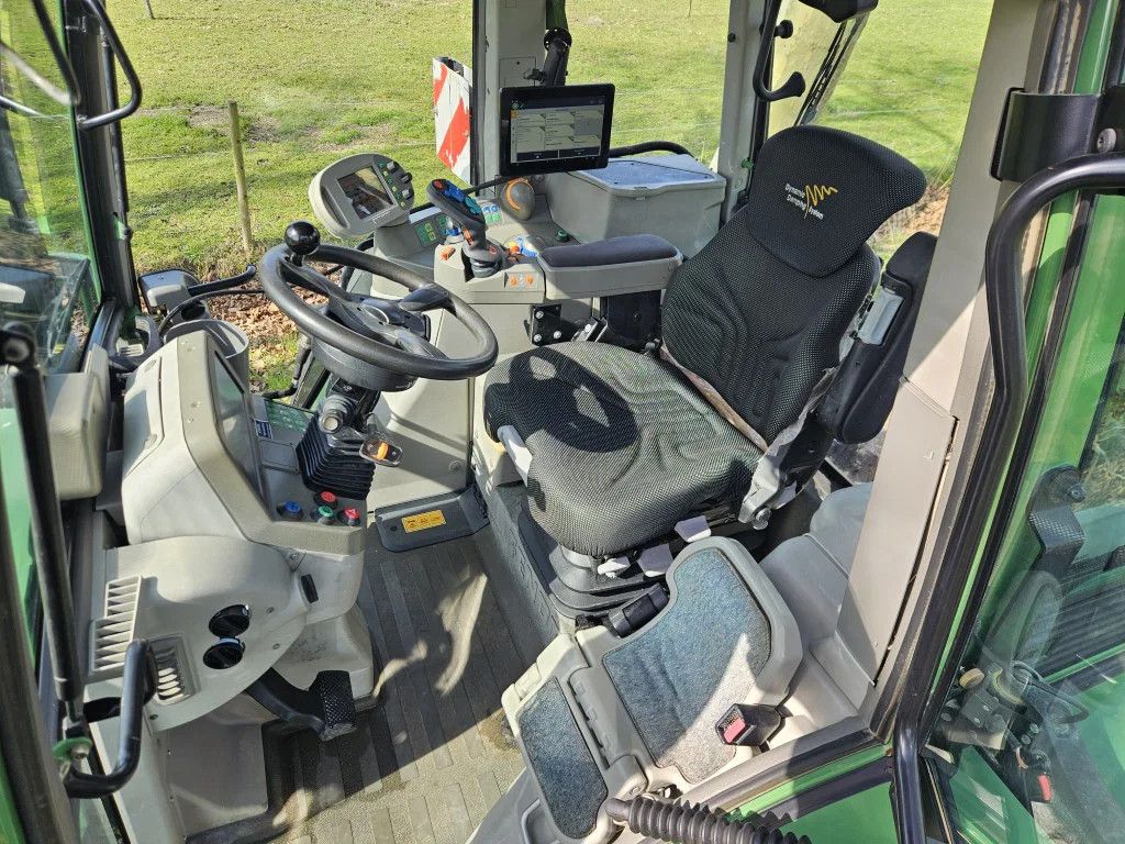 Fendt 820 Com3 Vario TMS mit Trible GPS. 818 718 716