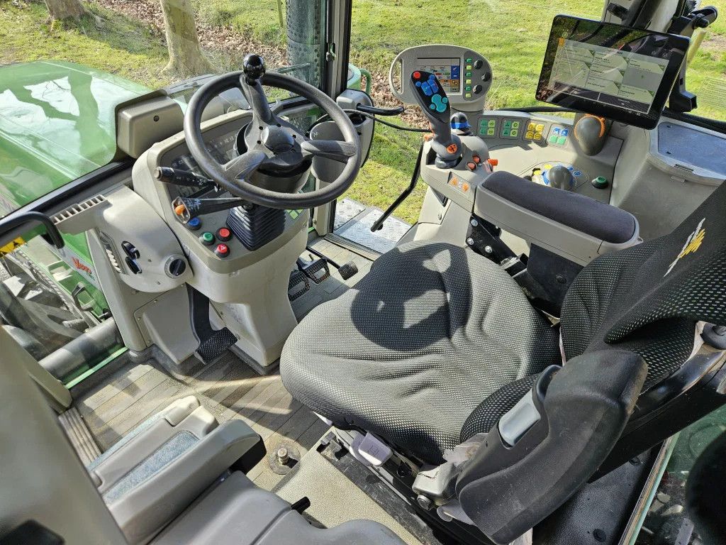 Fendt 820 Com3 Vario TMS mit Trible GPS. 818 718 716
