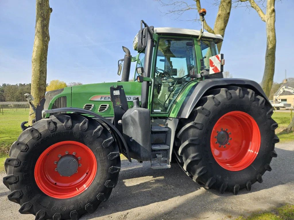Fendt 820 Com3 Vario TMS mit Trible GPS. 818 718 716