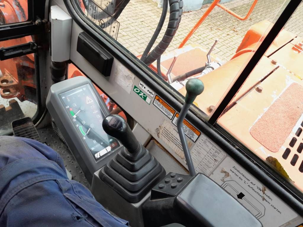 Takeuchi TB070 mobiele kraan graafmachine NL kenteken