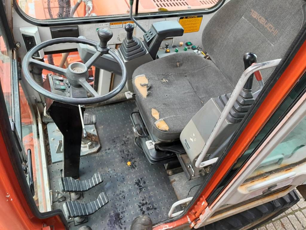 Takeuchi TB070 mobiele kraan graafmachine NL kenteken