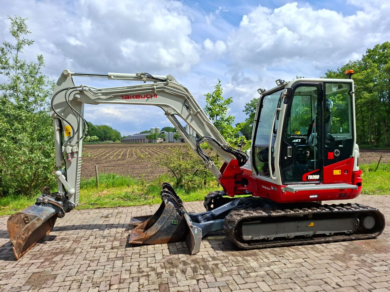 Takeuchi TB260 | bj 2020 | 2069uur | 3 bakken