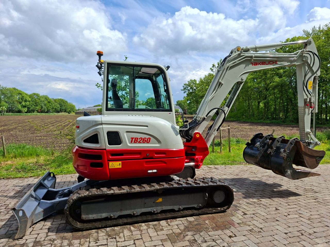 Takeuchi TB260 | bj 2020 | 2069uur | 3 bakken
