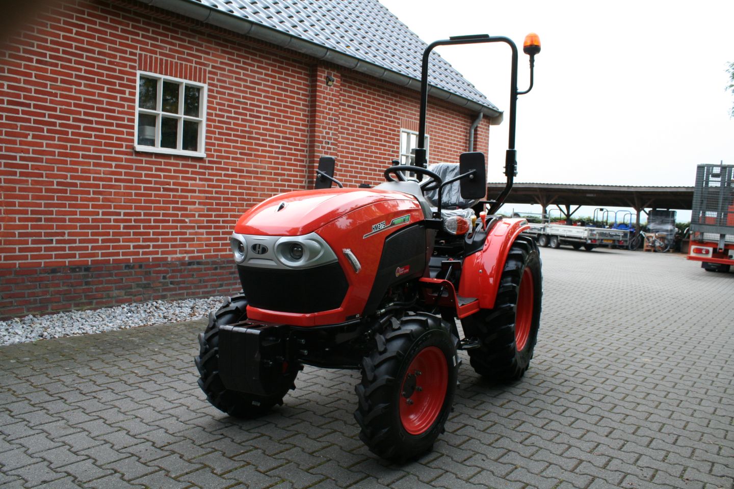 Hinomoto HM275 from €165,00 per month