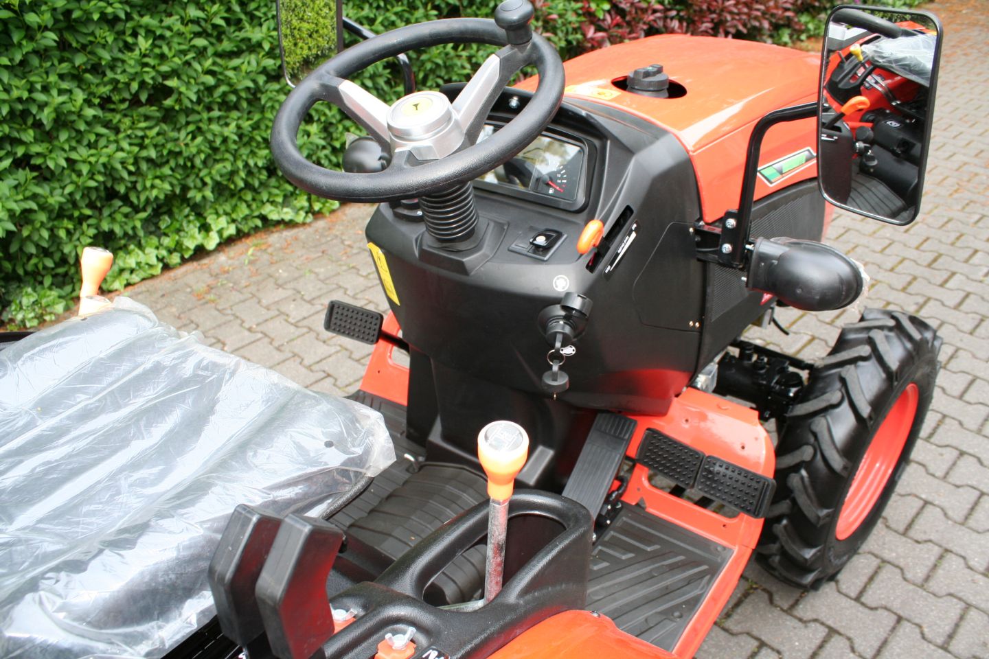 Hinomoto HM275 from €165,00 per month
