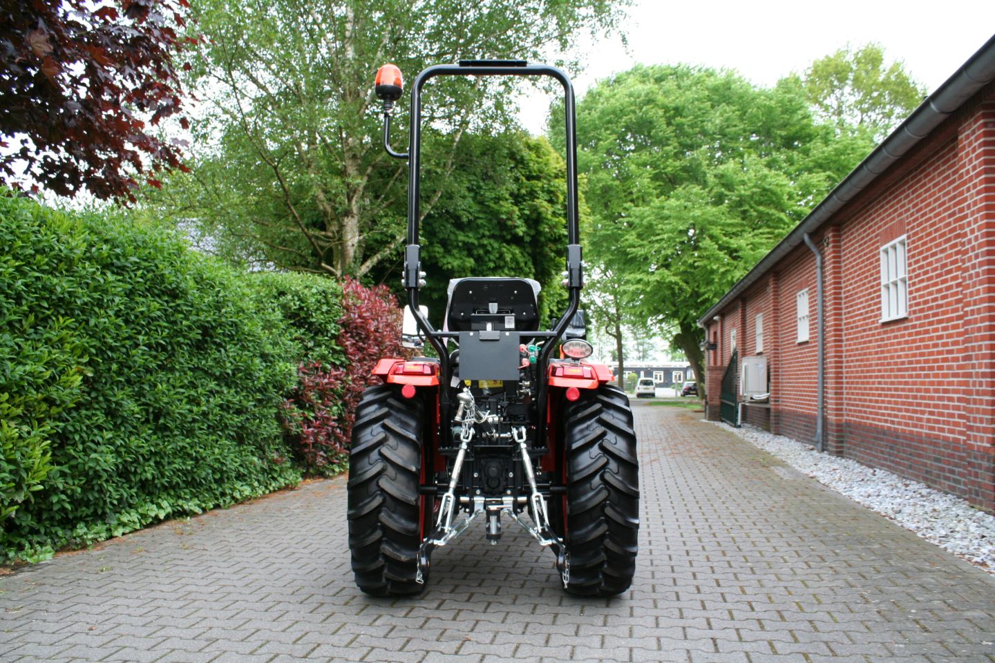 Hinomoto HM275 from €165,00 per month