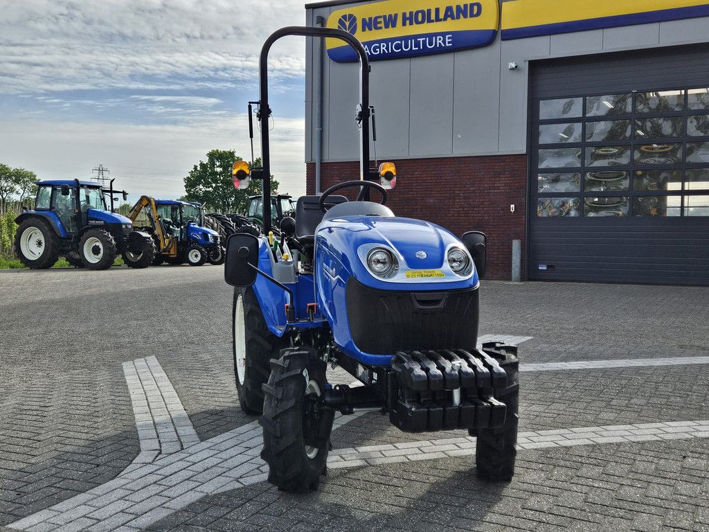 New Holland Boomer 25