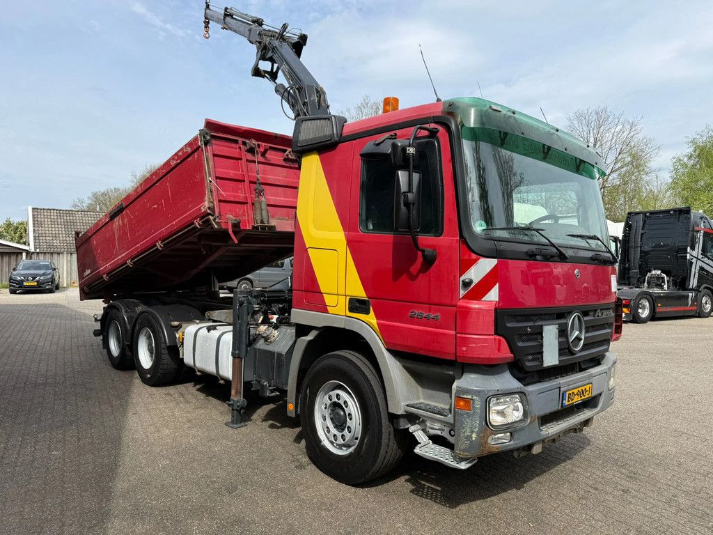 Mercedes-Benz 2644 L 6X4 3 Zijden kipper + MKG Kraan/Crane