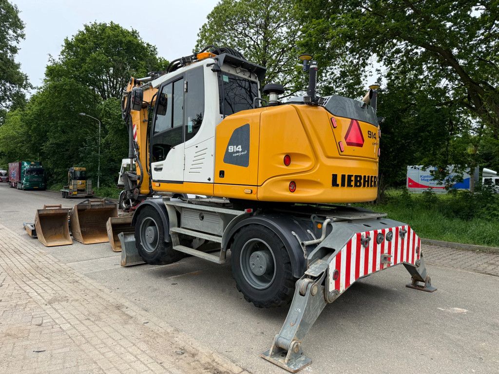 Liebherr A914 3D Leica gps