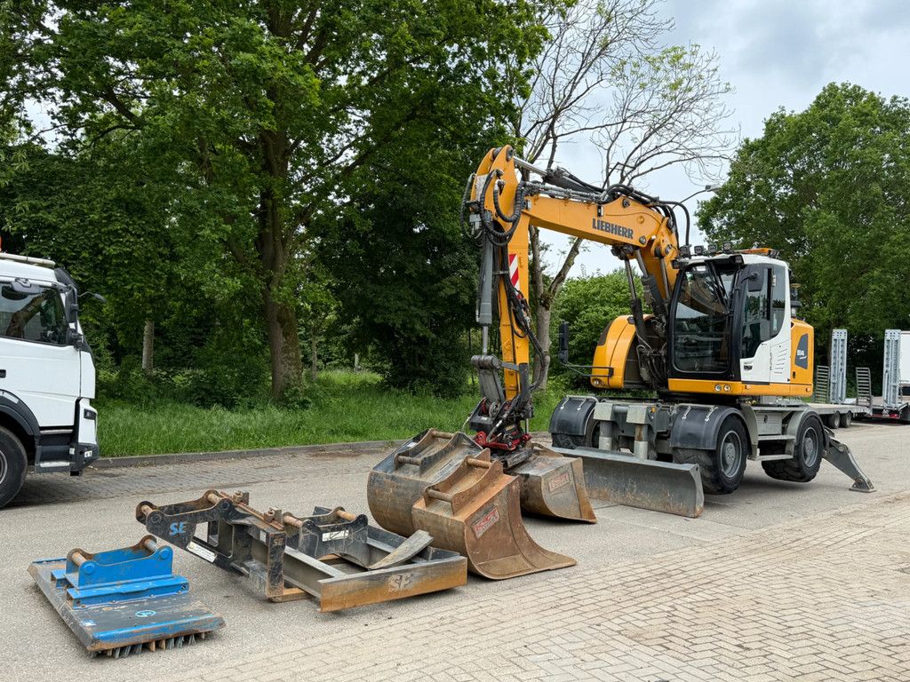 Liebherr A914 3D Leica gps