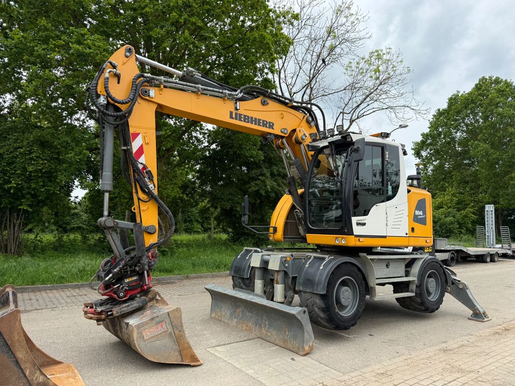 Liebherr A914 3D Leica gps