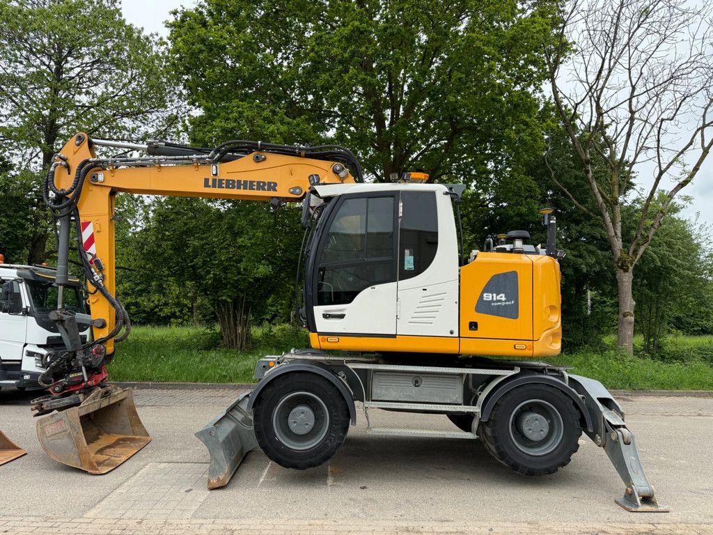 Liebherr A914 3D Leica gps